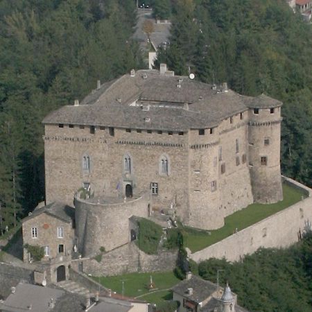 Castello Di Compiano Hotel Relais Museum ภายนอก รูปภาพ