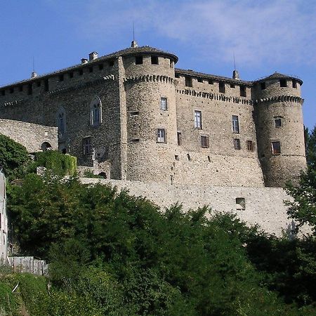 Castello Di Compiano Hotel Relais Museum ภายนอก รูปภาพ