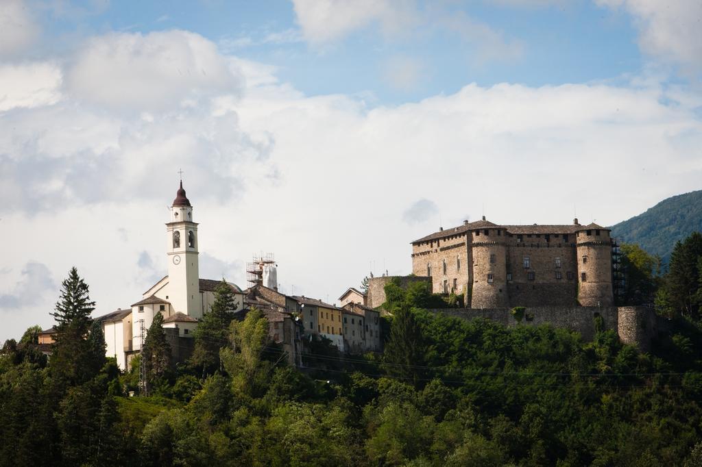 Castello Di Compiano Hotel Relais Museum ภายนอก รูปภาพ