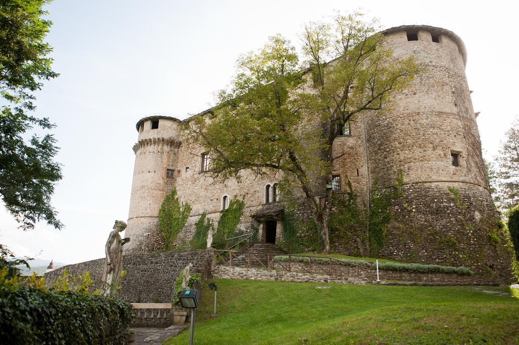 Castello Di Compiano Hotel Relais Museum ภายนอก รูปภาพ