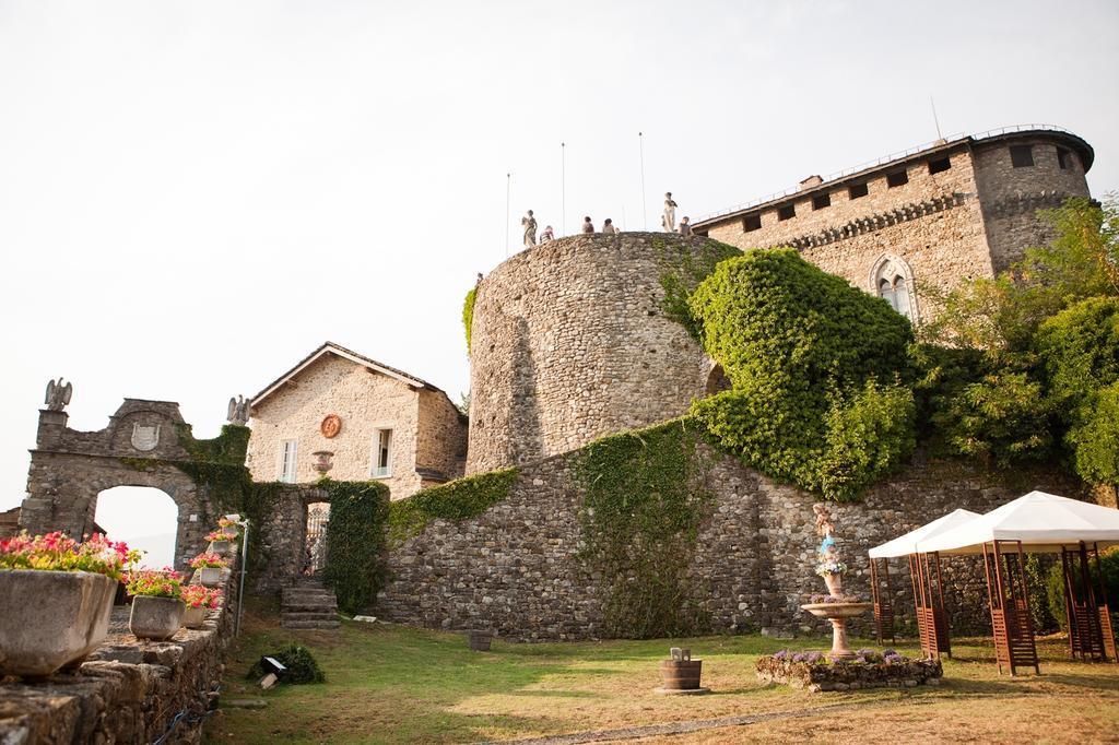 Castello Di Compiano Hotel Relais Museum ภายนอก รูปภาพ