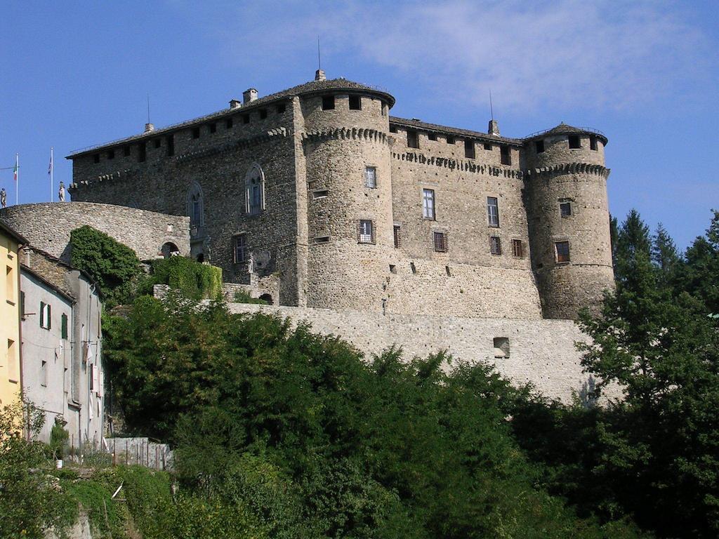 Castello Di Compiano Hotel Relais Museum ภายนอก รูปภาพ