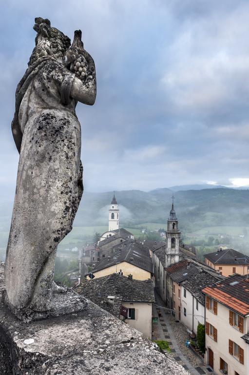 Castello Di Compiano Hotel Relais Museum ภายนอก รูปภาพ