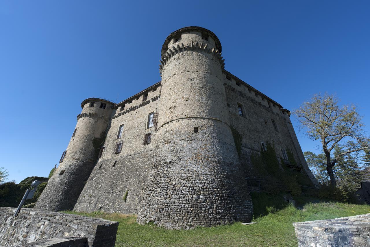 Castello Di Compiano Hotel Relais Museum ภายนอก รูปภาพ